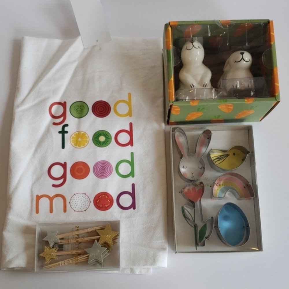 Towel & Salt & Paper Shaker Set of 4